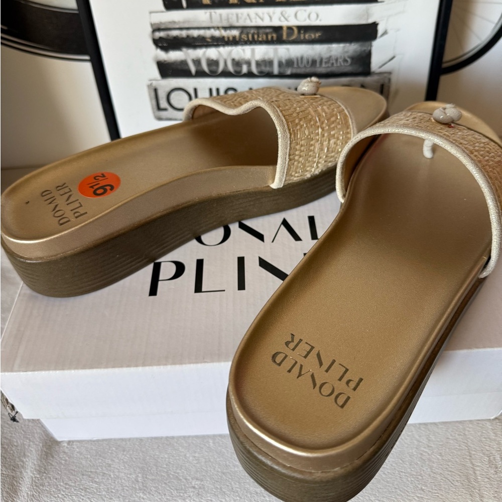 Donald Pliner Farrah Women's Wedge Sandals New - Picture 10 of 16